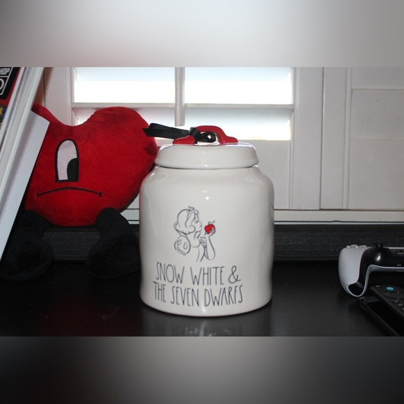 Rae Dunn Snow White and the Seven Dwarfs Canister/Cookie Jar - Picture 3 of 7